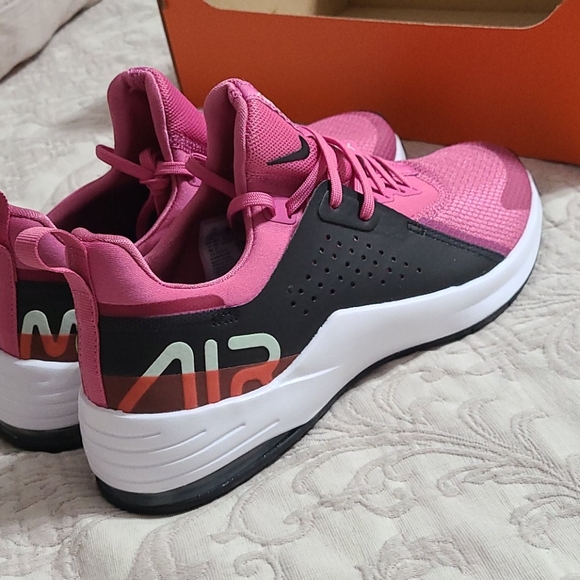New Nike Air Max Bella TR 3 Sneaker - Picture 13 of 16